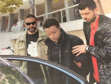 Θεσσαλονίκη: «Καίνε» τον γιατρό τα στοιχεία – Έπλυνε δύο φορές το αυτοκίνητό του (φωτό)